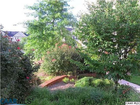 3rd image of 605 Wyndhurst Dr APT 104
