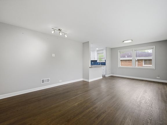 5th image of 9527 Lowell Ave