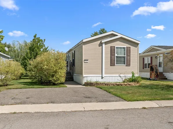 5029 Academy Dr #39A, Canton, MI 48188