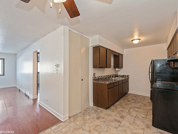 3rd image of 1925 E Oakton St APT 1D