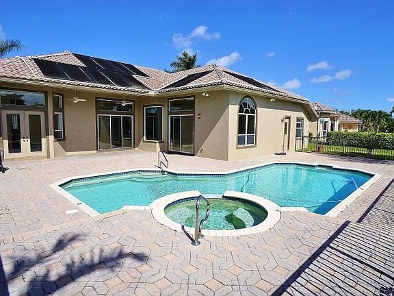 GIGANTIC POOL, SPA & DECK