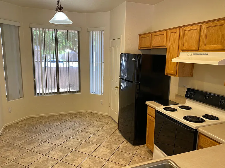 3265 E Hampton Ln — Photo 7