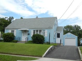28 Burdette Pl, Milford, CT 06460
