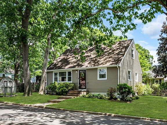 3rd image of 447 Woodmere Avenue