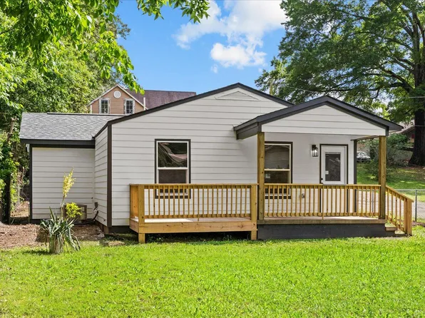 1366 Lakeview Dr, Rossville, GA 30741