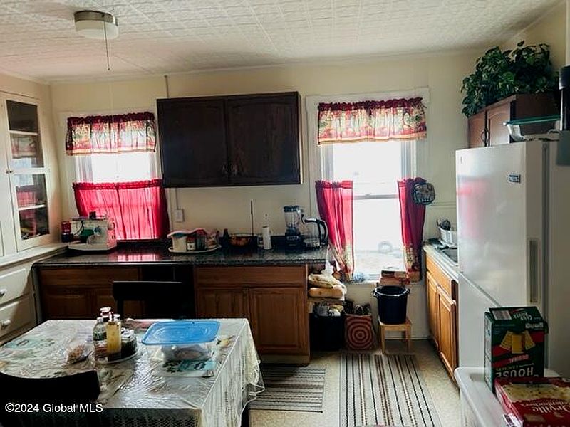 4th image of 348 Duane Avenue