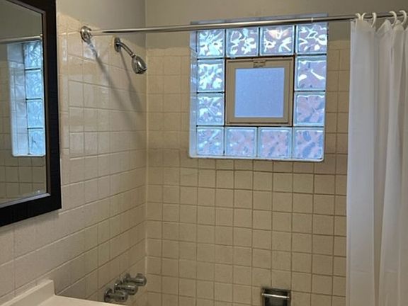 5th image of 7421-27 S Yates Blvd #7421-3W