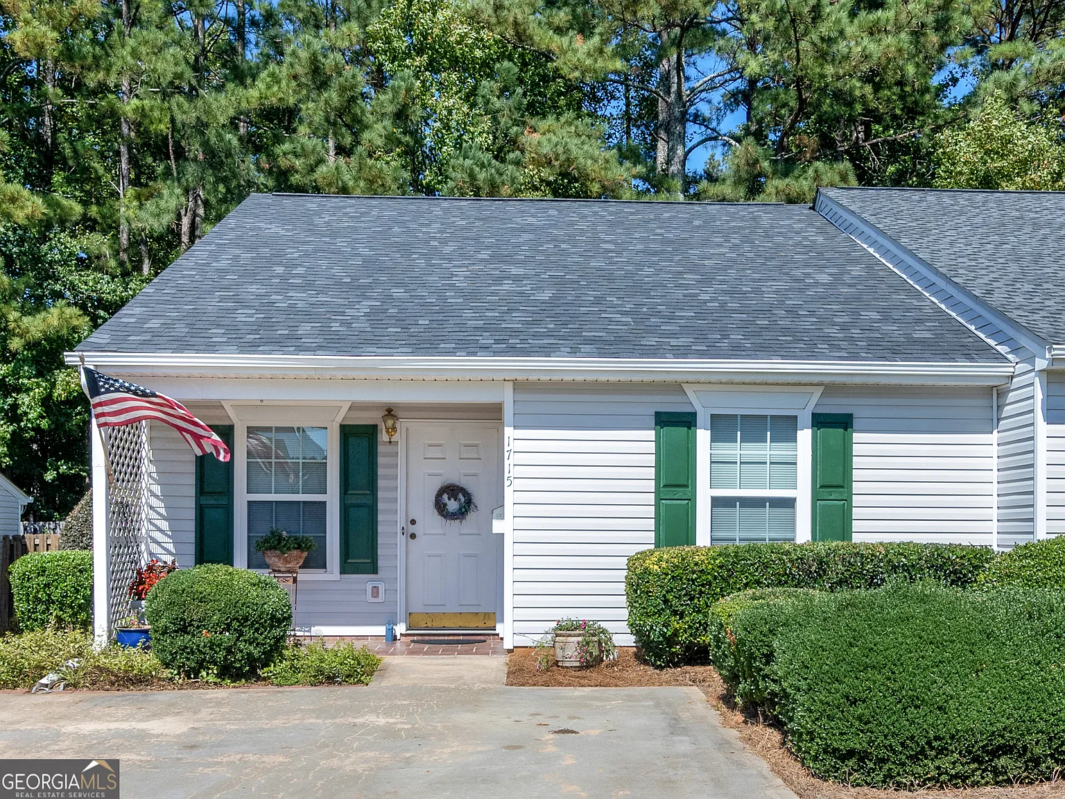 1715 Summerwoods Ln photo 1