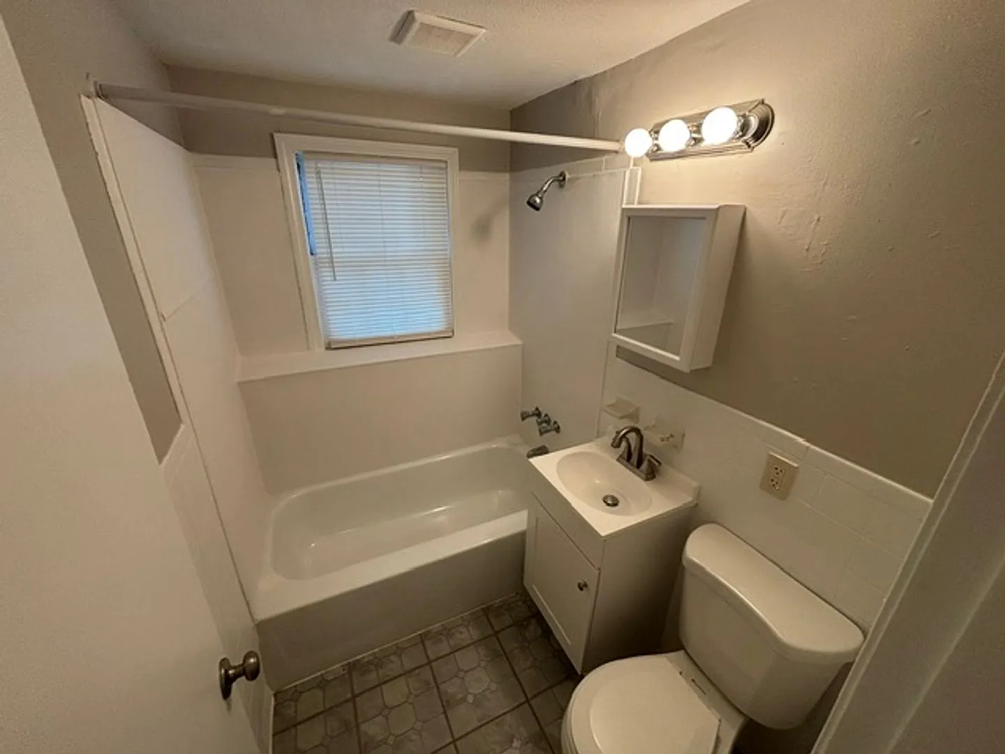 129-135 White St — Photo 3