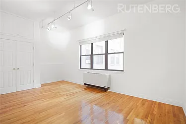 Rented by R New York