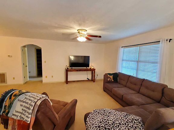 5th image of 741 Oxford Hills Dr