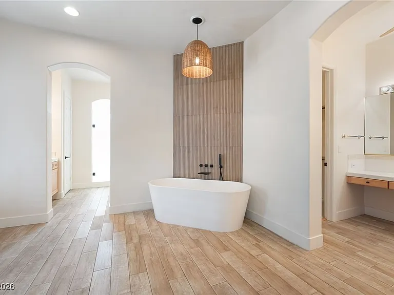 904 Pont Chartrain Dr — Photo 16
