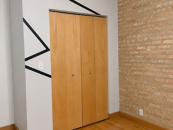 5th image of 1649 W Pratt Blvd #B-1