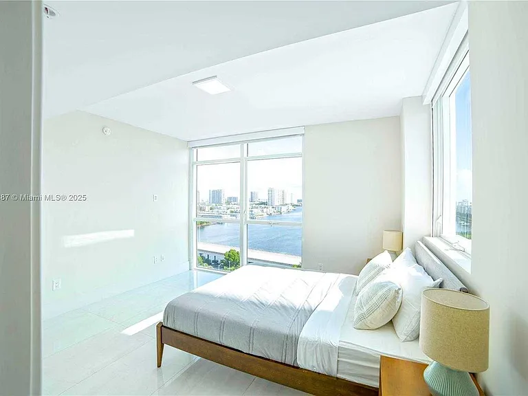 Sunny Isles Blvd — Photo 25