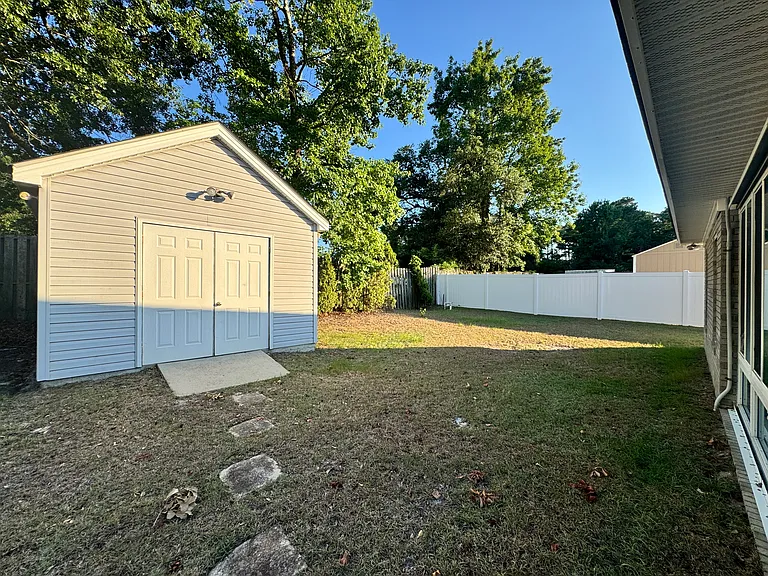 4091 Lakeshore Dr — Photo 6