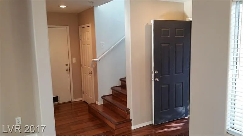 3 bed, 1309 sqft, $2,000 — Photo 2