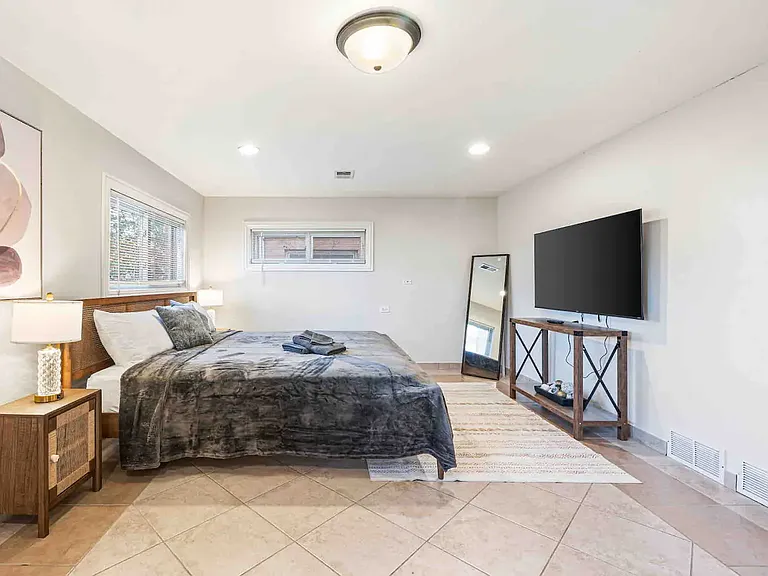 408 N Windsor Dr — Photo 18