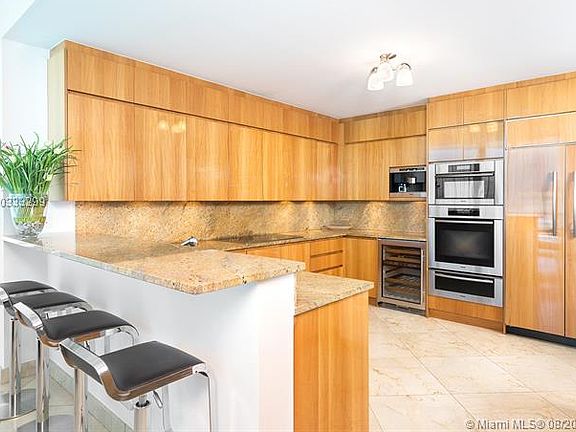 5th image of 50 S Pointe Dr APT 1001