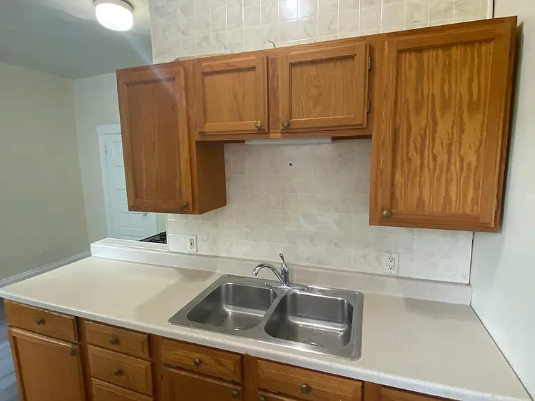 2247 Flora St #1B — Photo 3