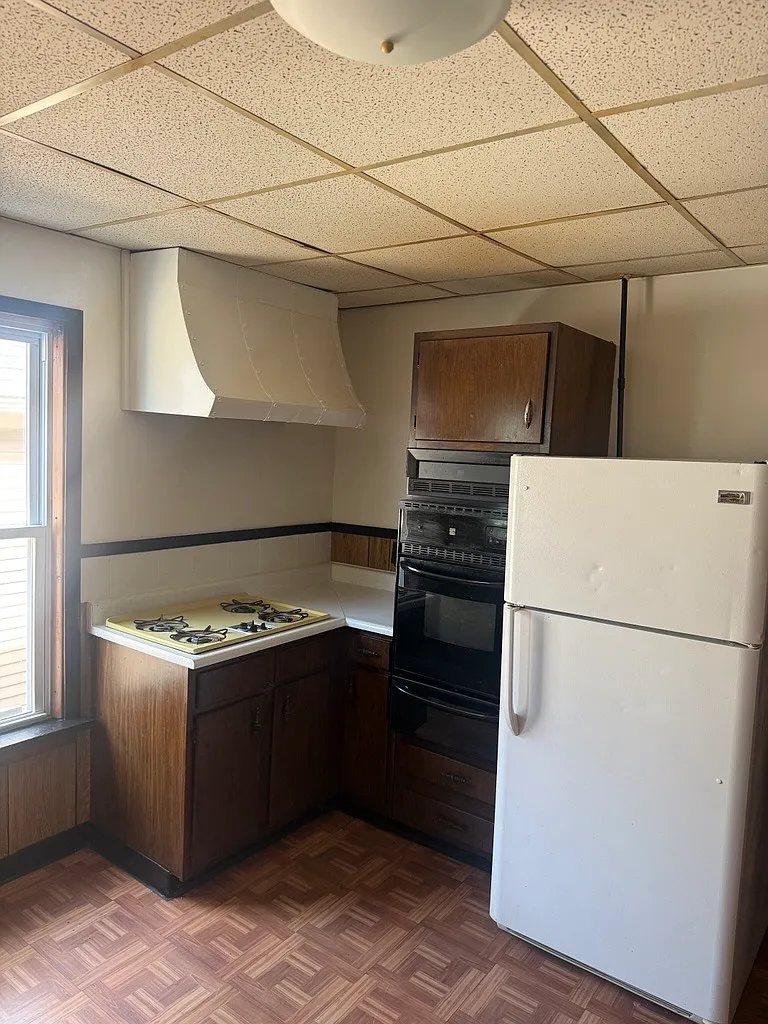 2 bed, $1,250 — Photo 1