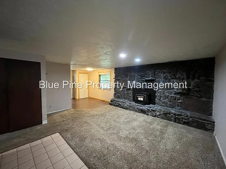 1080 Halsey St — Photo 2