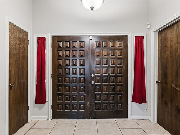 5th image of 3901 Oak Bend Dr