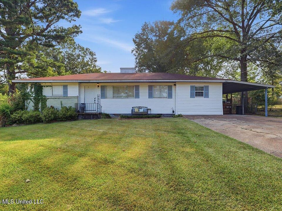 1st image of 216 Pemberton Dr