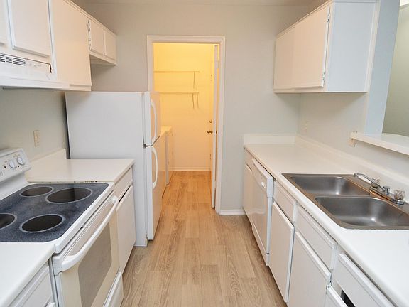 3rd image of 1400 Gandy Blvd N Unit 807