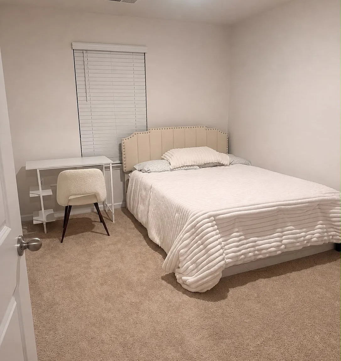 4 bed, 1927 sqft, $700 — Photo 3
