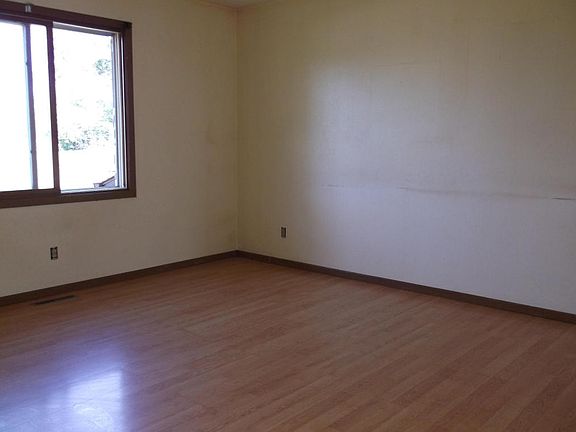 5th image of 3211 S Beaumont Ave