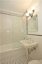 4th image of 304 W 75th St APT 15C