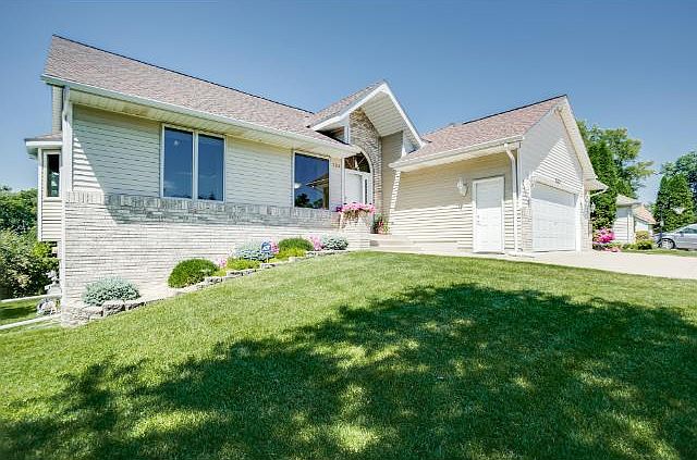 1st image of 724 Meadowood Dr