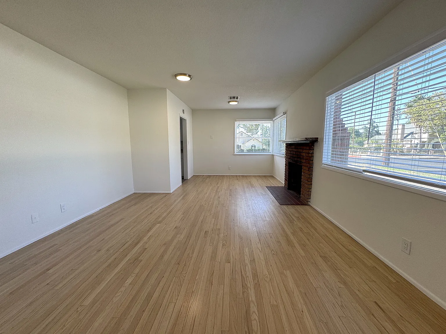 3 bed, 1558 sqft, $3,400 — Photo 2