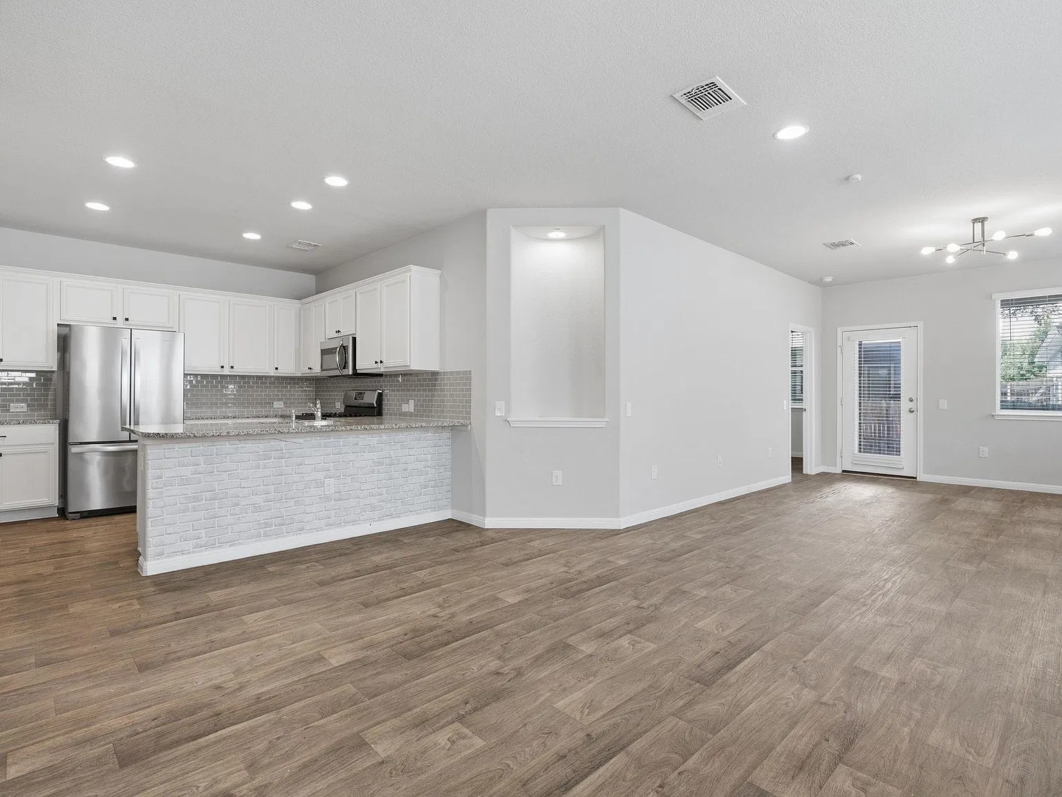 2 bed, 2.0 bath, 1443 sqft, $1,995 — Photo 2