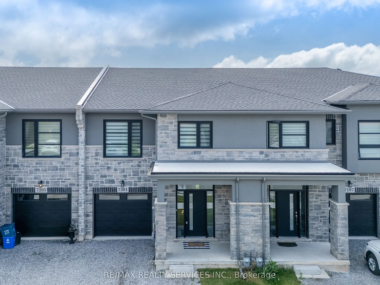 4 bed, $2,749 — Photo 3