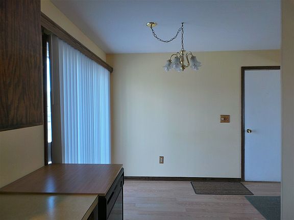 4th image of 218 N Franklin St