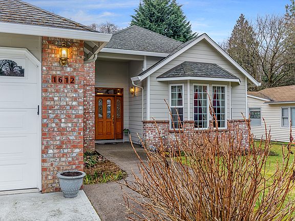 3rd image of 1612 SE 105th Ct