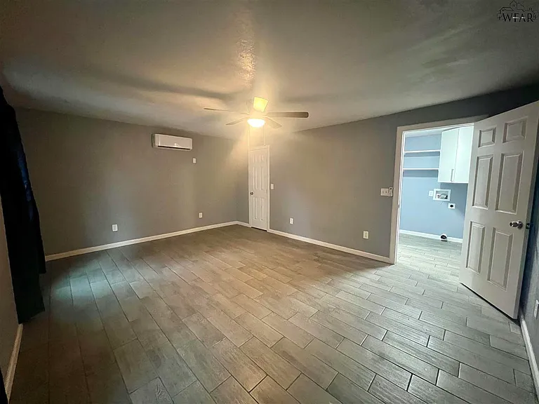 2142 Avenue F — Photo 7