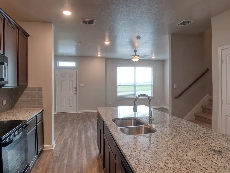 1622 Lummus Dr — Photo 8