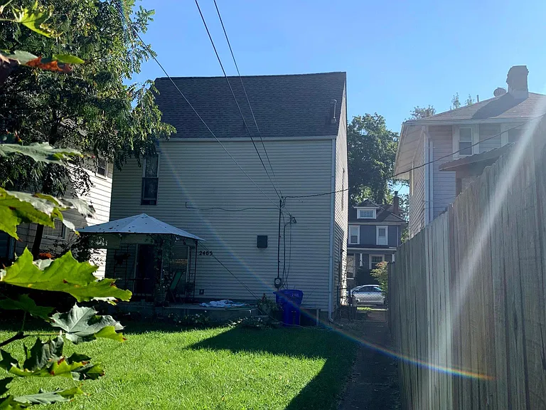 2465 Indianola Ave — Photo 32