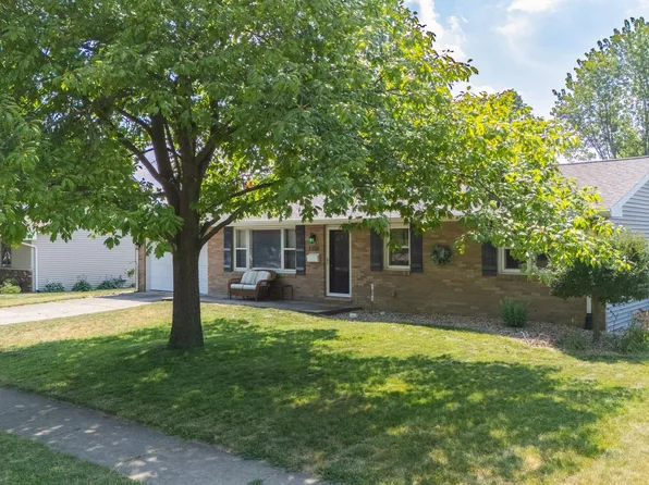 1100 Hampton Rd, Washington, IL 61571