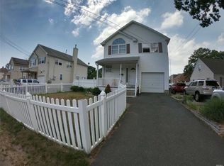 76 Center Ave, Bay Shore, NY 11706