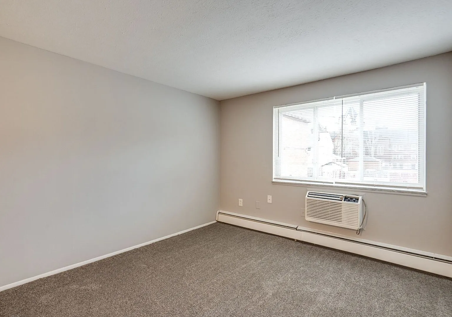 3003 Archwood Ave — Photo 4