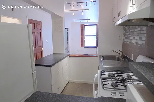 Rented by Compass | media 7