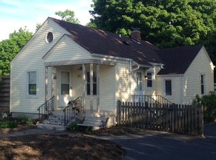 61 W Woodstock St, Crystal Lake, IL 60014