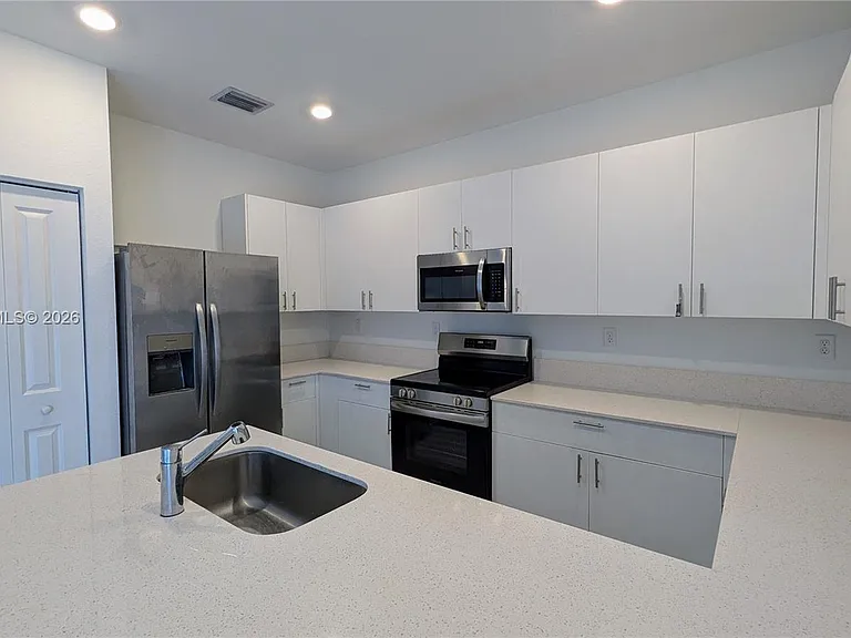 11811 SW 247th Ter #11811 — Photo 7