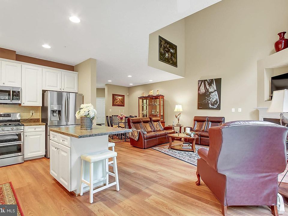 1st image of 221 Merlin Dr