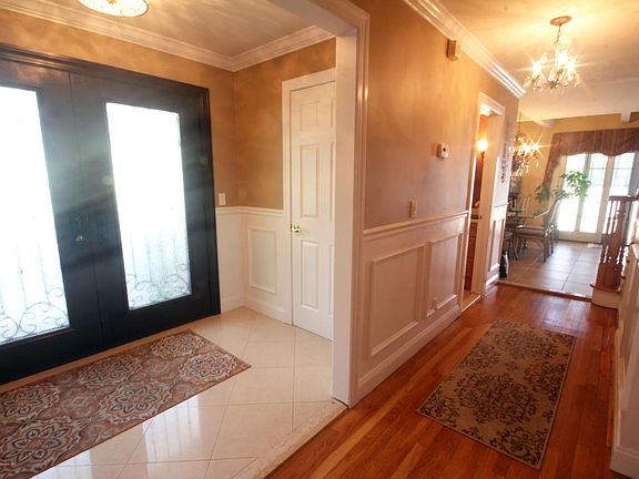 4th image of 182 Aspinwall St