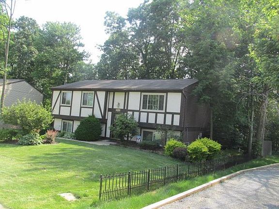 3rd image of 104 Lochinver Dr