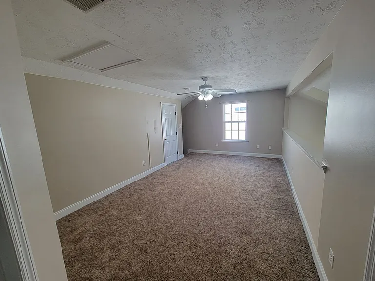 211 Brook Ct — Photo 16